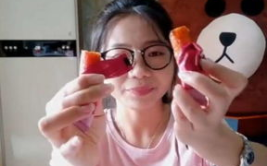 娱乐吃瓜酱送口红视频,美妆界的“吃瓜”新潮流